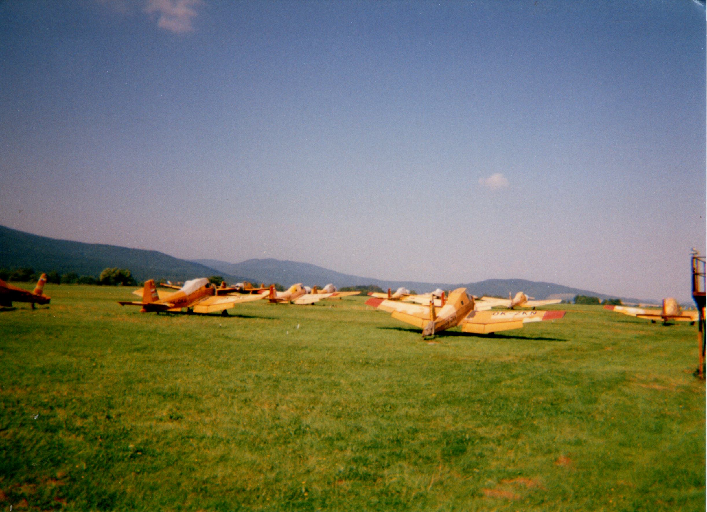 G-AVUH Liberec August 1996 (1).jpg