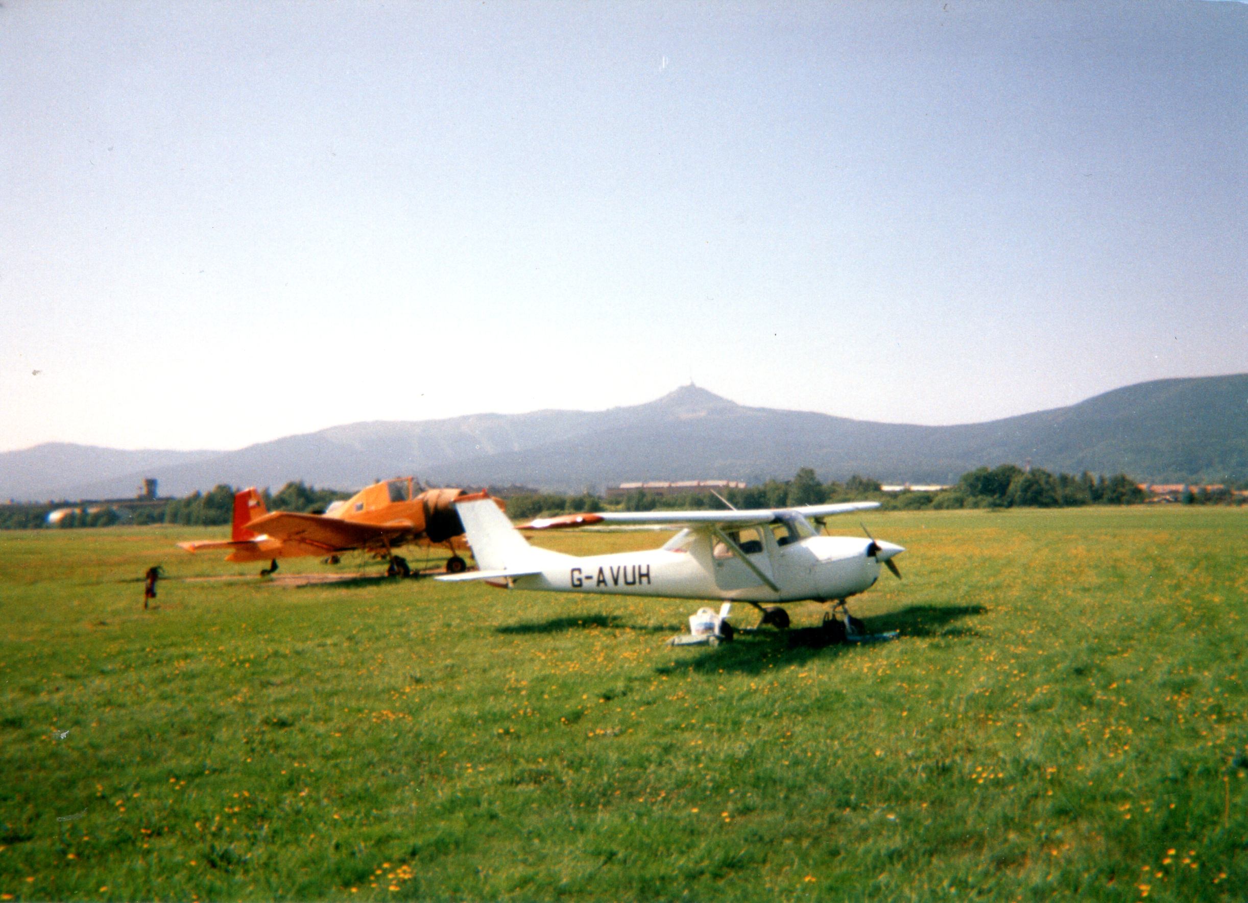 G-AVUH Liberec August 1996 (2).jpg